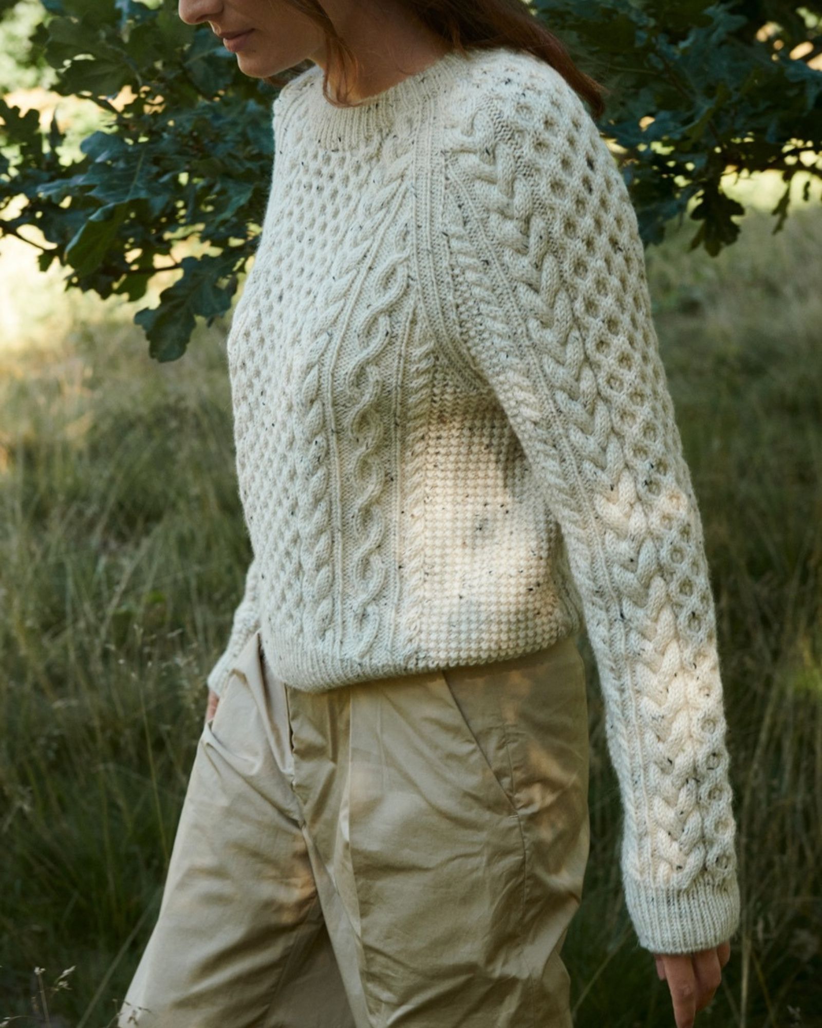 cara sweater af Lene Holme Samsøe i Peer Gynt i fv. 2523 Natur Tweed.