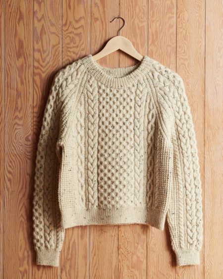 cara sweater af Lene Holme Samsøe i Peer Gynt i fv. 2523 Natur Tweed.