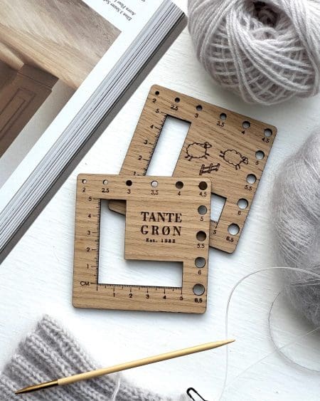 Strikkefasthedsmåler, et essentielt strikketilbehør til at sikre præcis strikkefasthed i dine projekter