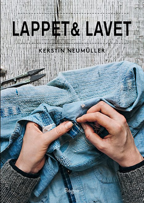 Forsiden på bogen "Lappet og lavet" af Kerstin Neumüller, der forestiller en person der lapper en denimskjorte.
