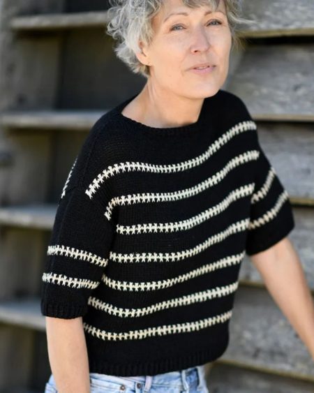 Anne Ventzel i sin sorte Sailor Light Tee.