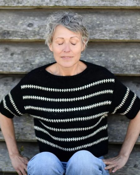 Anne Ventzel i sin sorte Sailor Light Tee.