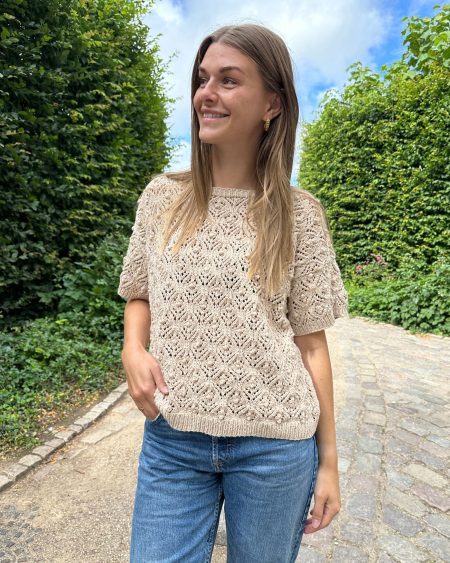 Mønstret t-shirt Thea Tee strikket i Havblik i farve 14 Nude.