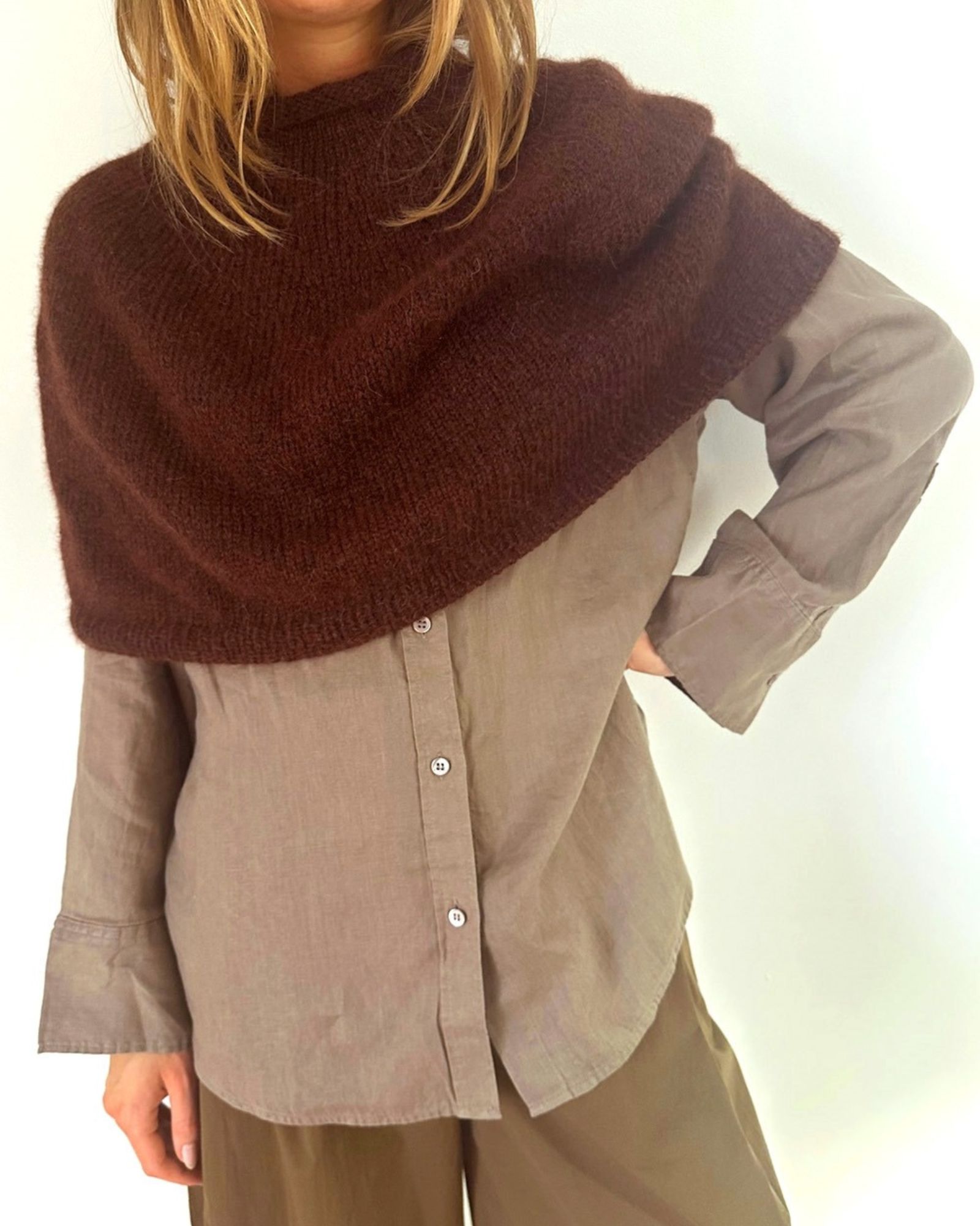 Plain Yoke Poncho i Kastanjebrun af Lene Holme Samsøe