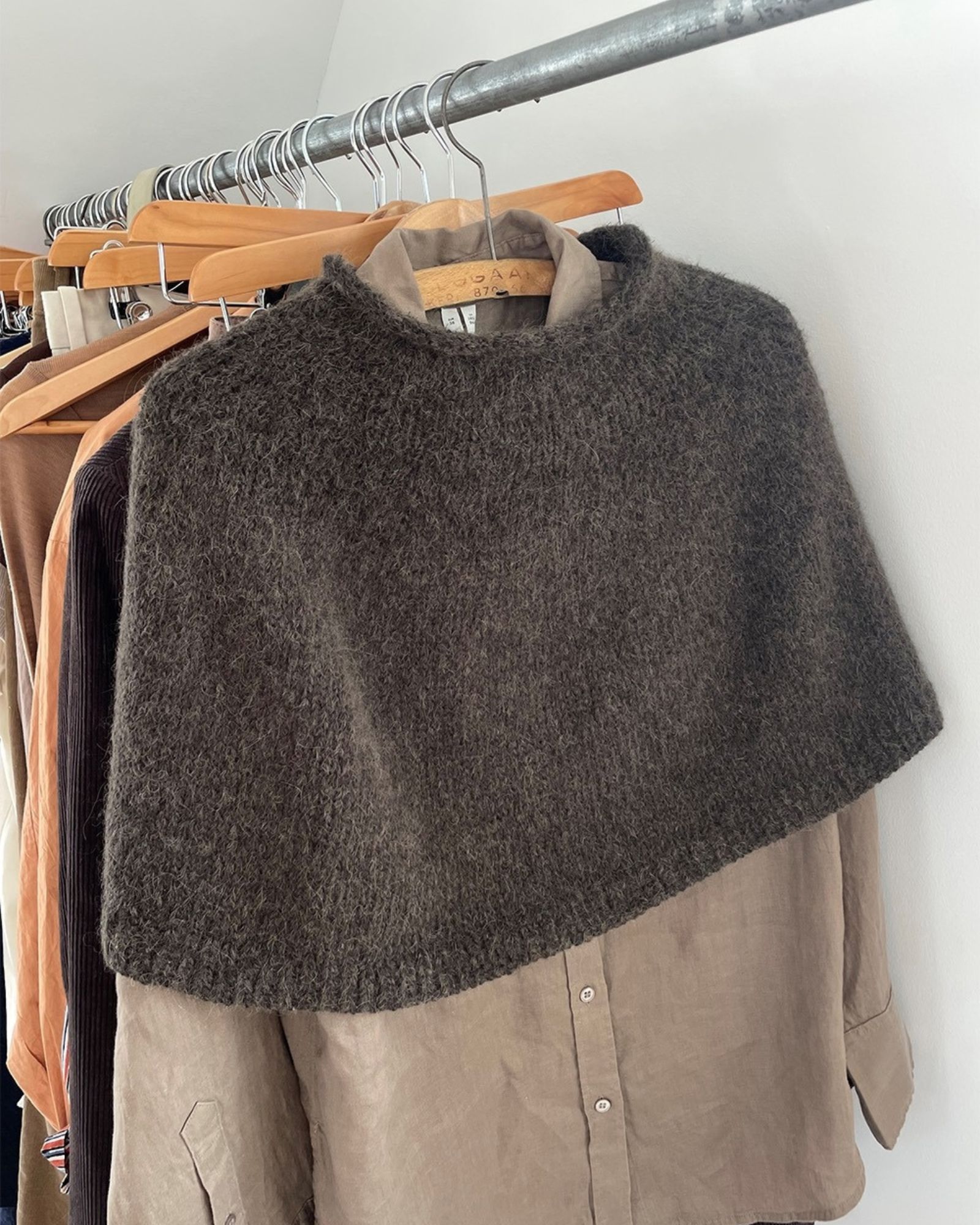 leknit_plainyokeponcho_5 leknit_plainyokeponcho_5