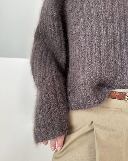 Nærbillede af ærmet på Charlie Blouse fra Lene Holme Samsøe i chokoladebrun